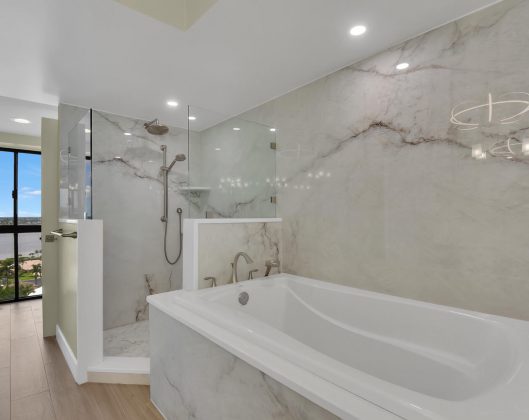 Bathroom - The Landings (2)